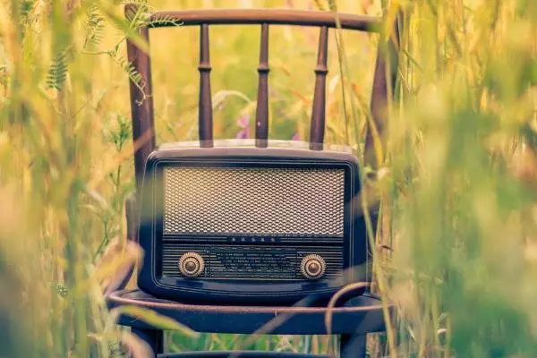 A scuola di italiano, ascoltando la radio