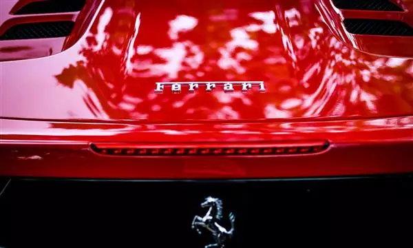 Ferrari, moda ad alta velocità